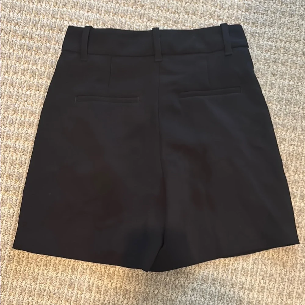 Aritzia The effortless pant Shorts - Picture 2 of 3